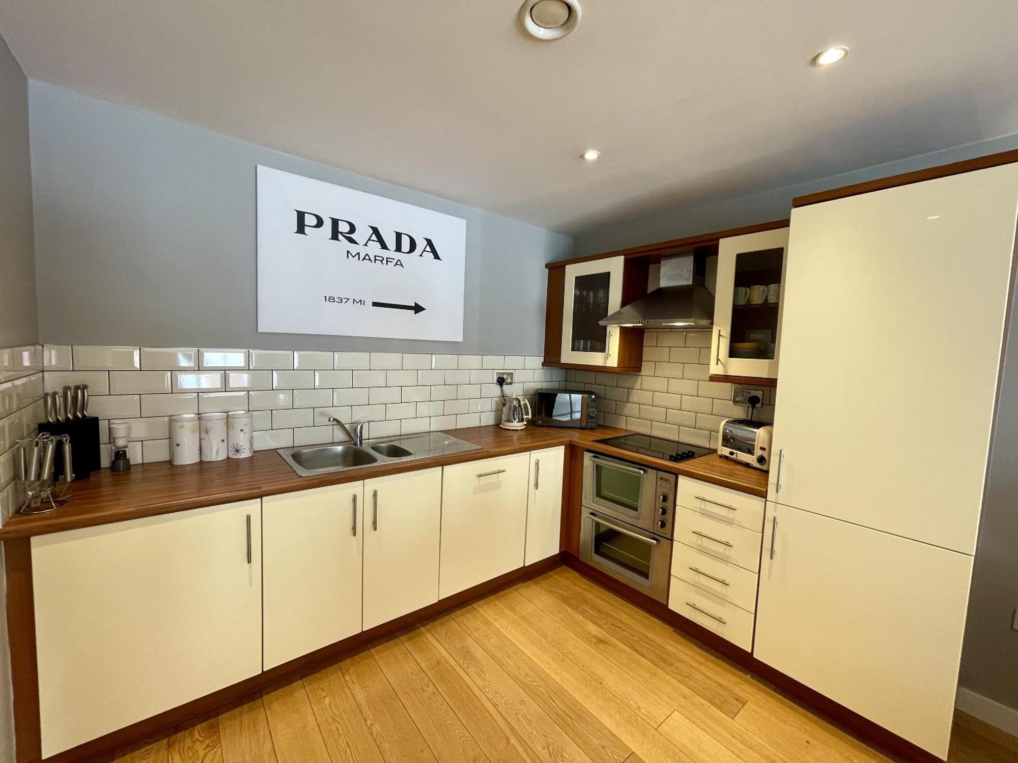 Stunning 2-Bed Town Centre Apartment - Hosted By Hutch Lifestyle Leamington Spa Exterior foto